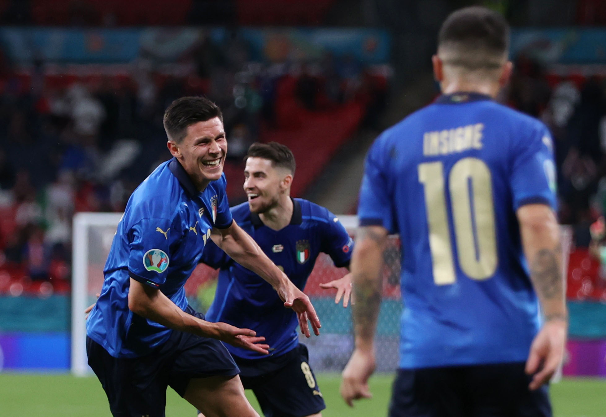 Tuyển Ý vào tứ kết Euro 2020 nhờ hai "siêu phẩm" bàn thắng