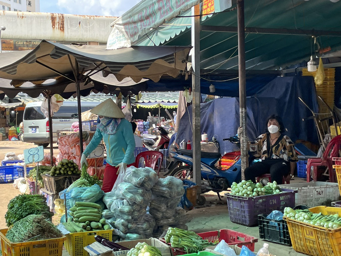 TP HCM thí điểm cho tiểu thương chợ truyền thống đang ngưng hoạt động mở bán rau củ quả trở lại