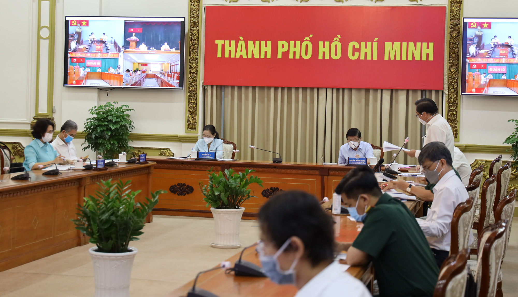 B&iacute; thư Th&agrave;nh ủy TP HCM: Mở chiến dịch cao điểm truy vết, x&eacute;t nghiệm t&igrave;m F0 - Ảnh 1.