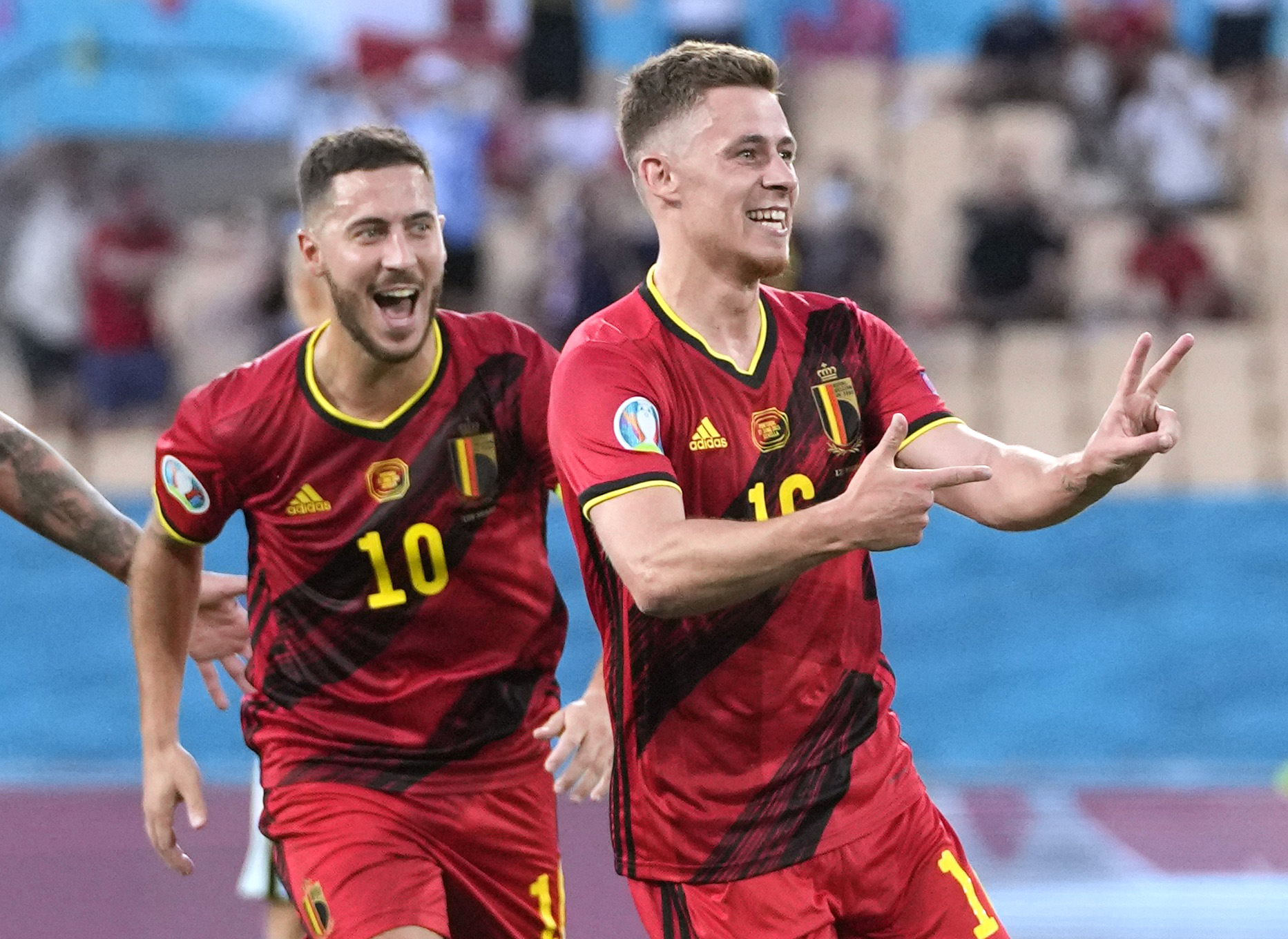 Siêu phẩm Hazard biến Bồ Đào Nha thành cựu vô địch, Bỉ vào tứ kết