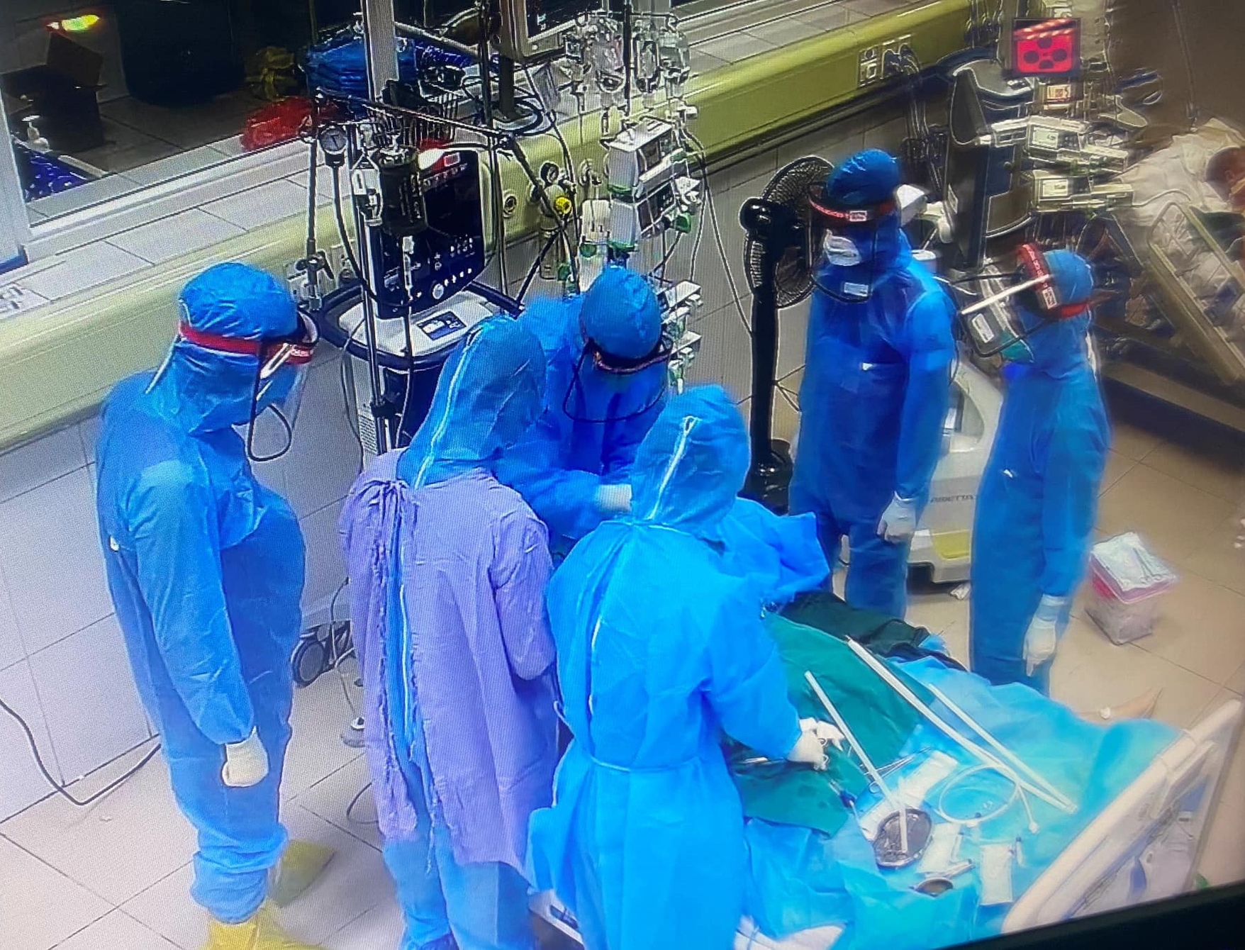 16 bệnh nhân Covid-19 phải can thiệp ECMO, TP HCM 8 ca - Ảnh 1.