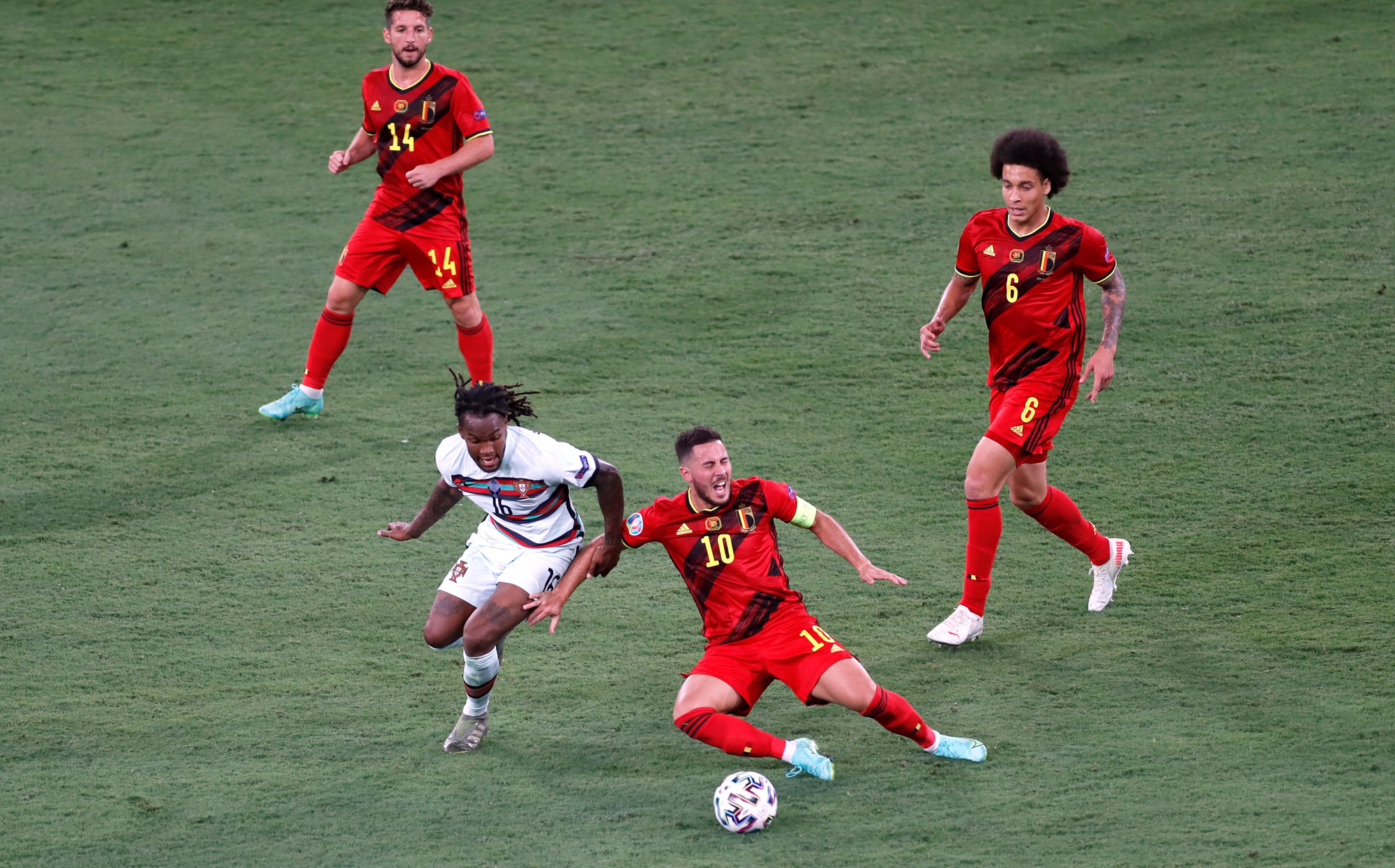 Si&ecirc;u phẩm Hazard biến Bồ Đ&agrave;o Nha th&agrave;nh cựu v&ocirc; địch, Bỉ v&agrave;o tứ kết - Ảnh 7.