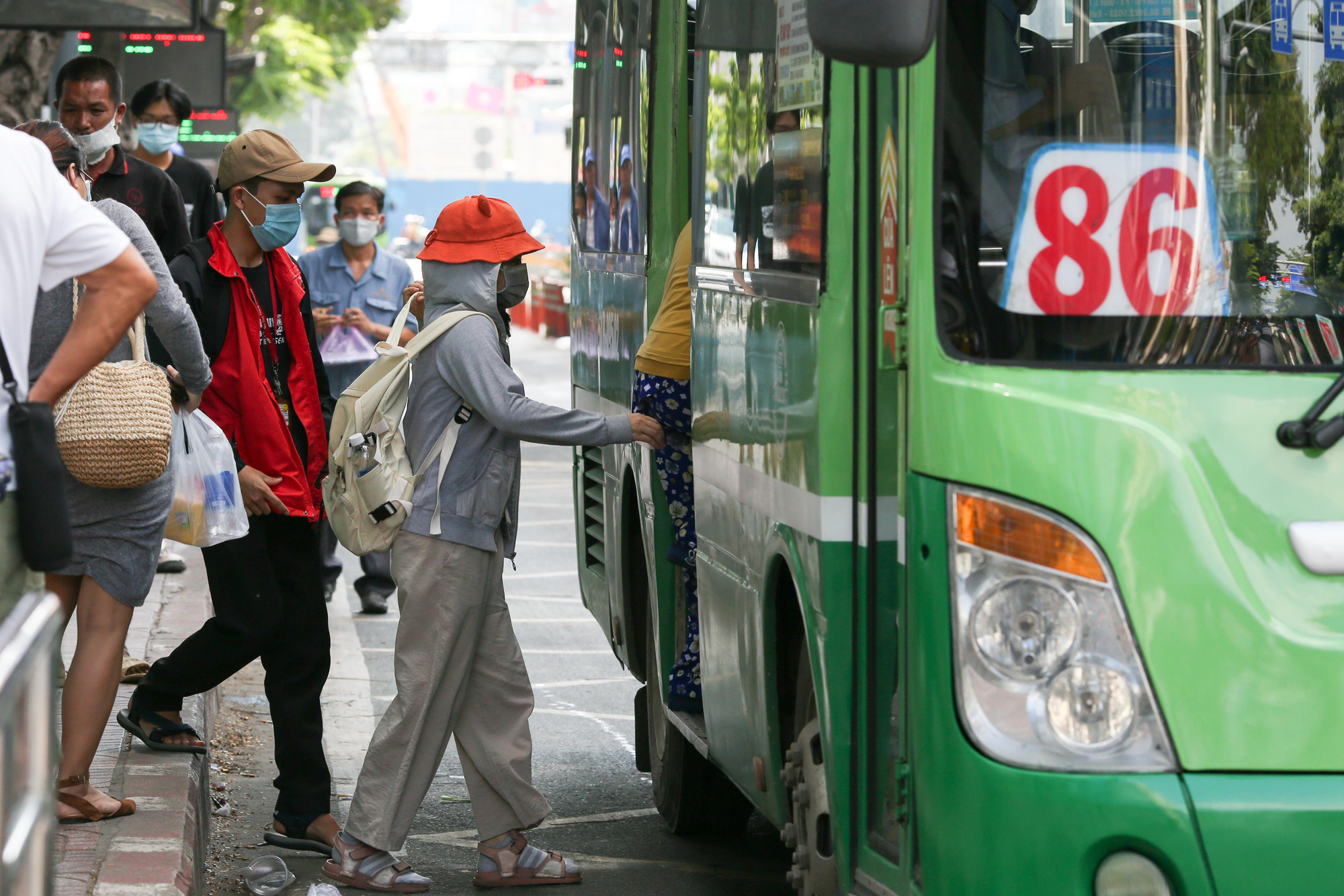 Lắng nghe người d&acirc;n hiến kế: Tạo th&oacute;i quen sử dụng xe bu&yacute;t - Ảnh 1.