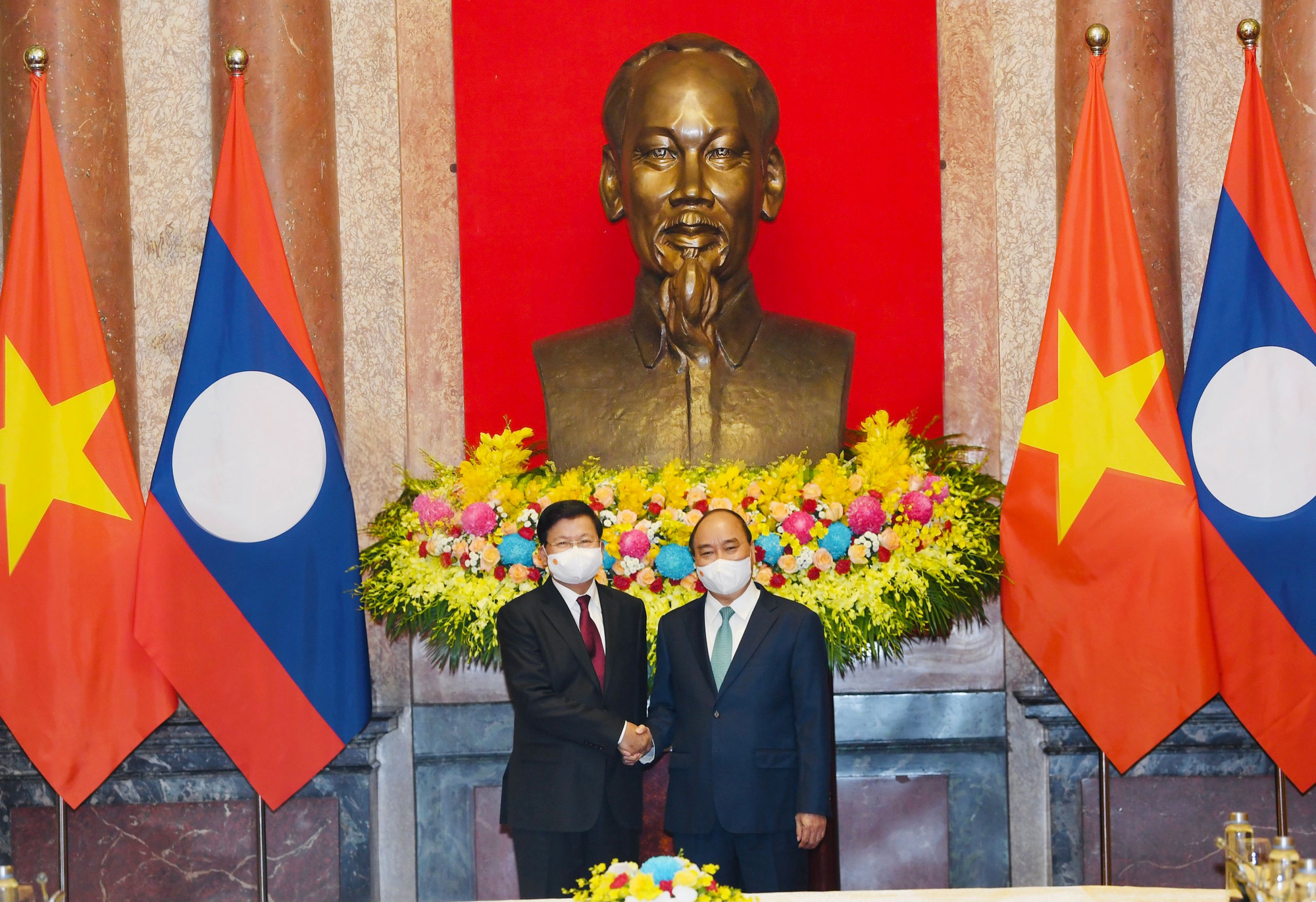 Việt Nam - Lào hướng tới phát triển bền vững