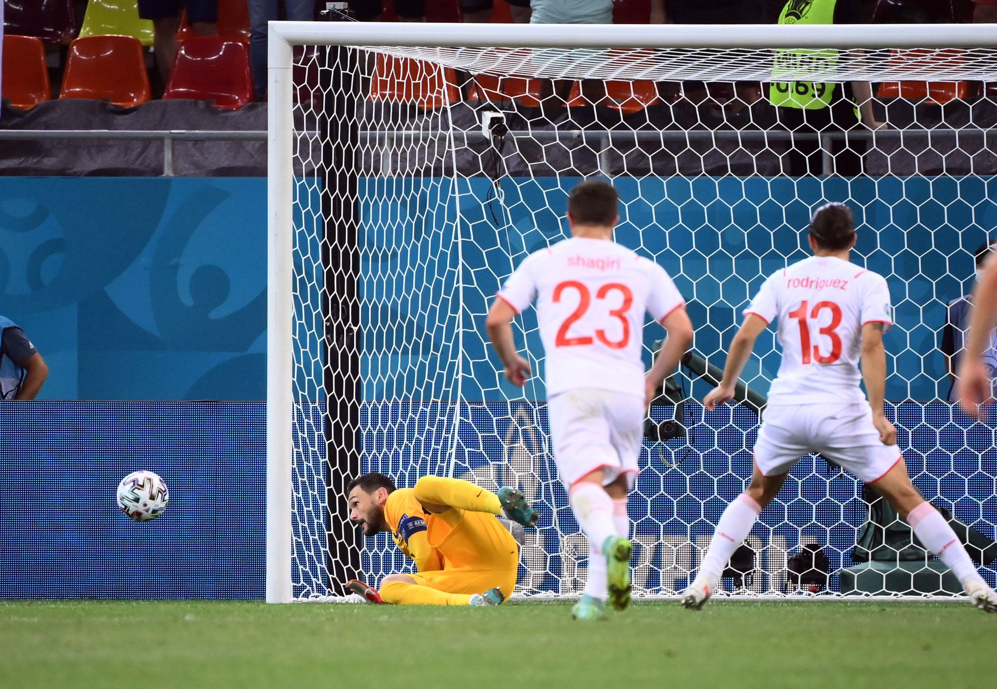 Mbappe s&uacute;t hỏng lu&acirc;n lưu, Ph&aacute;p ngậm ng&ugrave;i chia tay Euro - Ảnh 2.