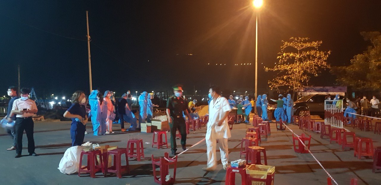 Đà Nẵng xét nghiệm xuyên đêm hơn 1.000 người, liên quan 5 ca nhiễm ở Quảng Ngãi
