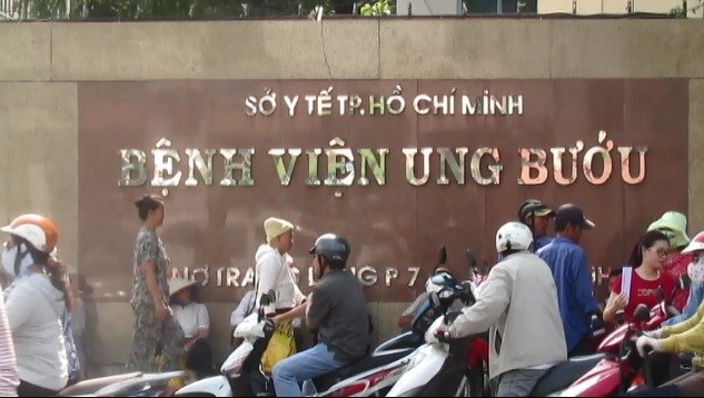 Bệnh viện Ung Bướu TP HCM phong tỏa một số khoa
