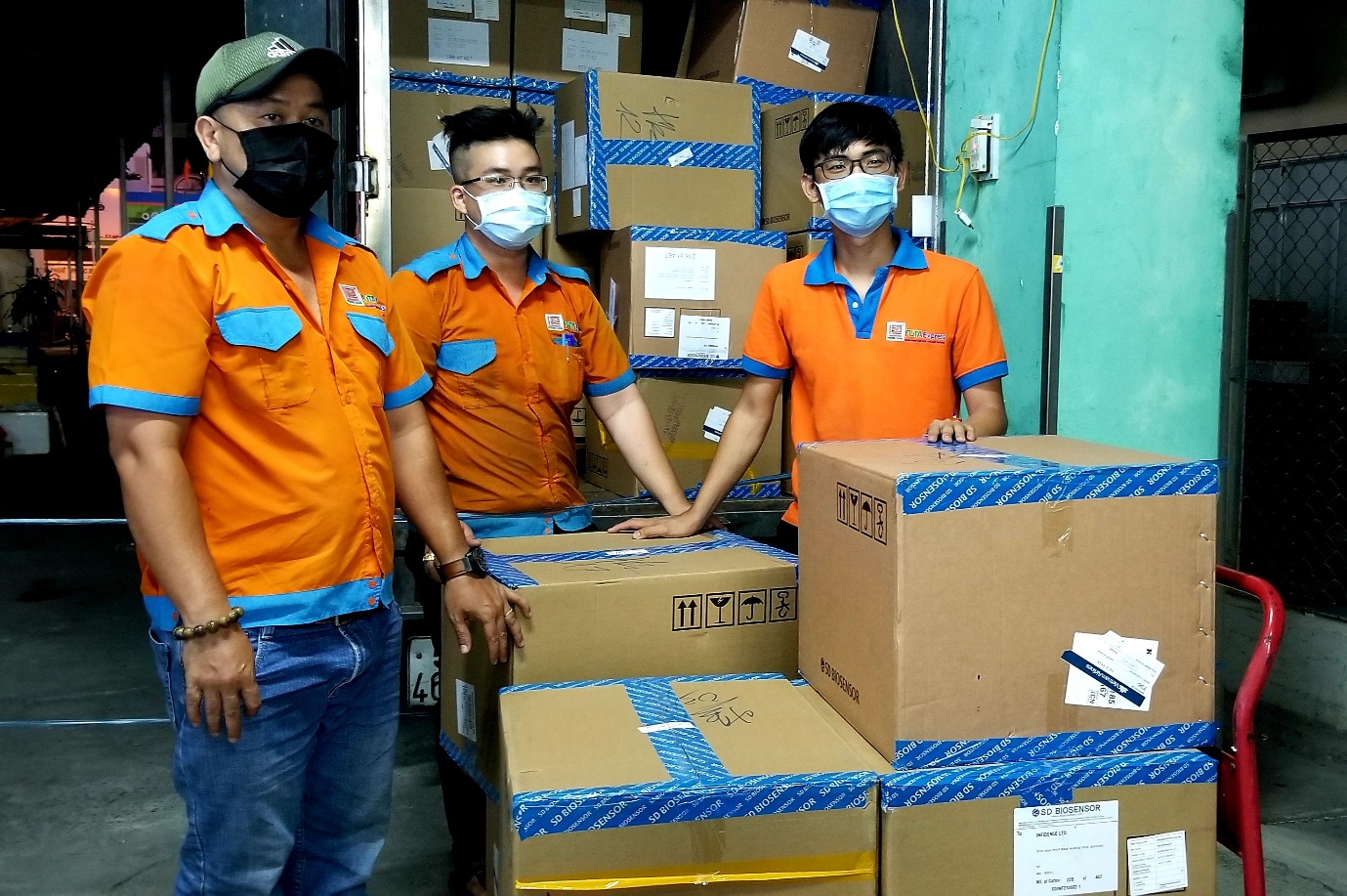 HCDC tiếp nhận 50.000 bộ test nhanh phục vụ công tác phòng, chống dịch COVID-19