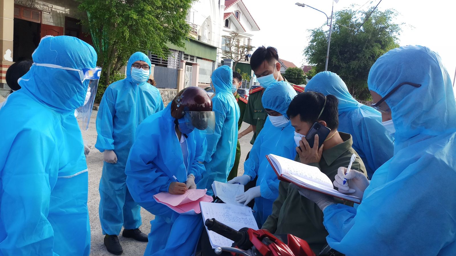 Hà Tĩnh thông báo khẩn tìm người từng đến quán ăn, uống và đi trên 2 xe khách