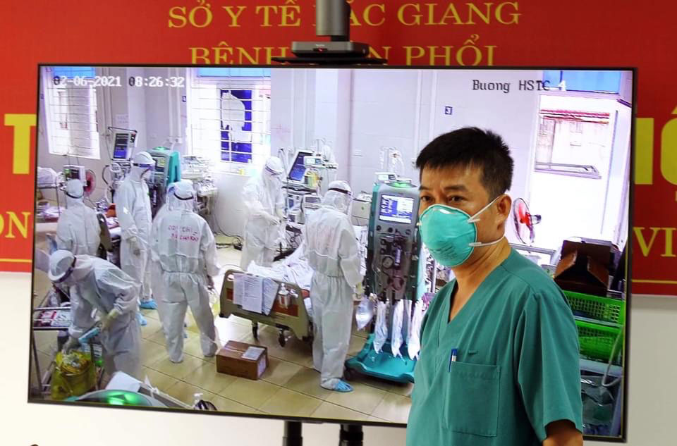 Cấp bách nhập vắc-xin