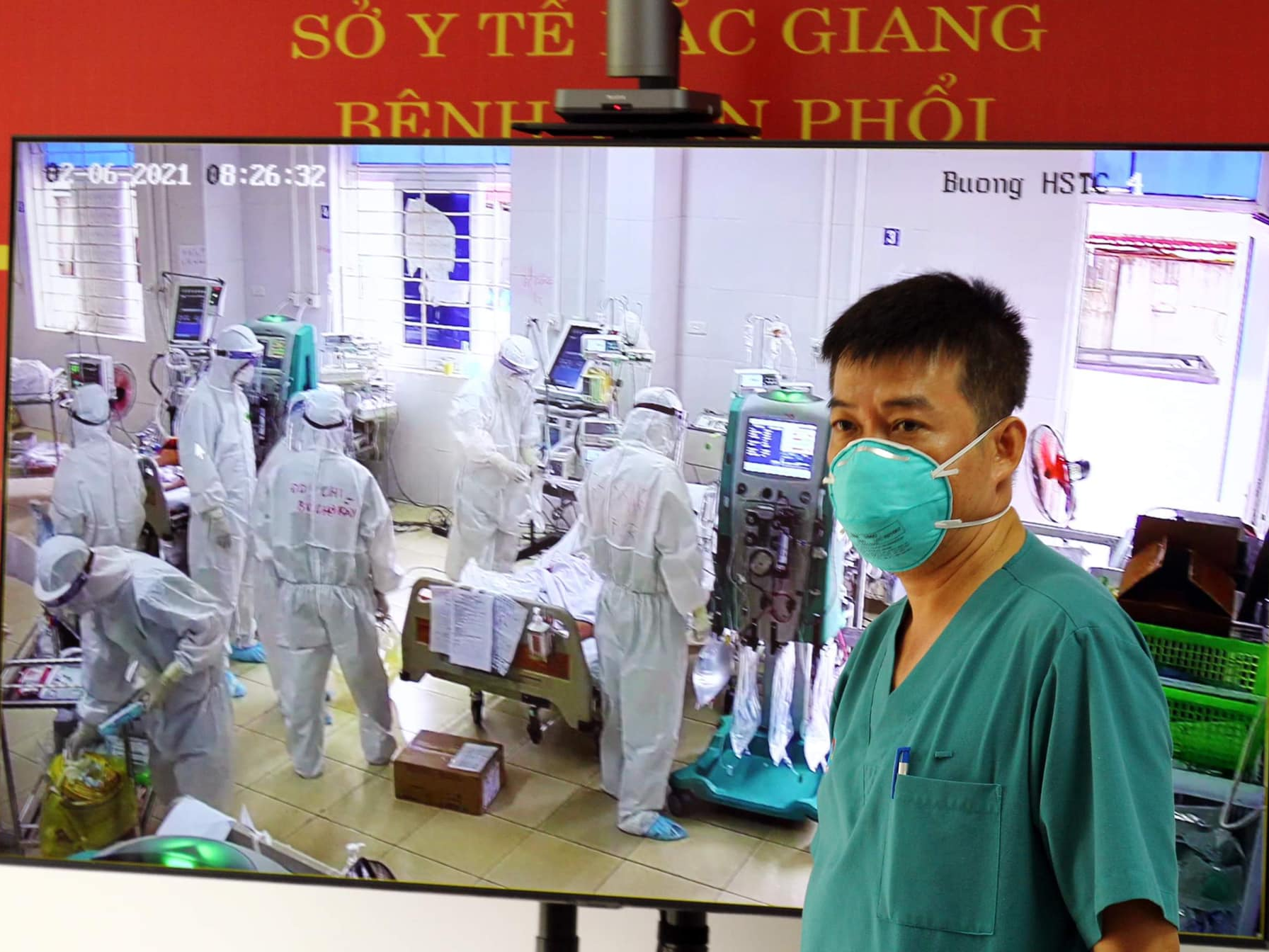 Nam sinh vi&ecirc;n qu&ecirc; Long An mắc Covid-19 c&oacute; phổi đ&ocirc;ng đặc giống phi c&ocirc;ng người Anh - Ảnh 2.
