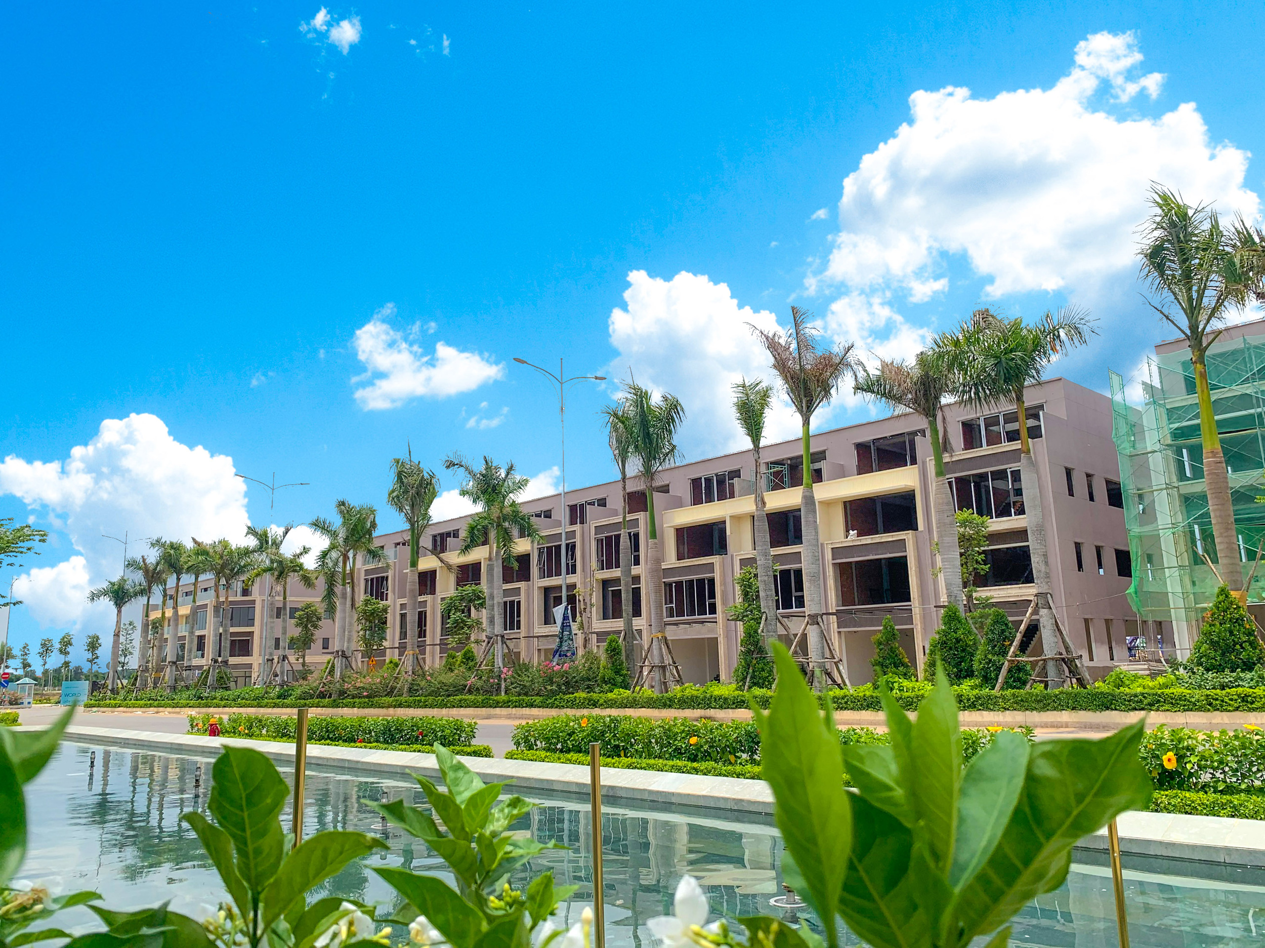 Sẵn sàng bàn giao những căn shophouse đầu tiên tại Gem Sky World - Ảnh 1.