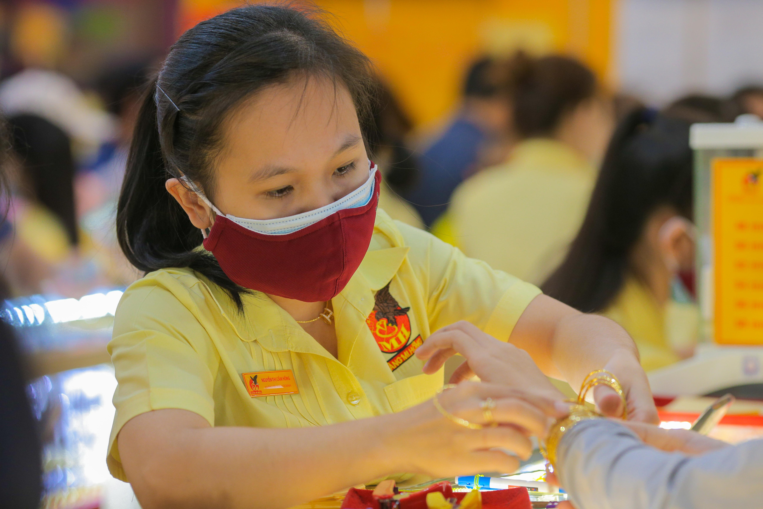 Gi&aacute; v&agrave;ng h&ocirc;m nay 3-6: &ldquo;Bốc đầu&rdquo; vọt l&ecirc;n, nh&agrave; đầu tư mua 8,3 tấn v&agrave;ng - Ảnh 1.