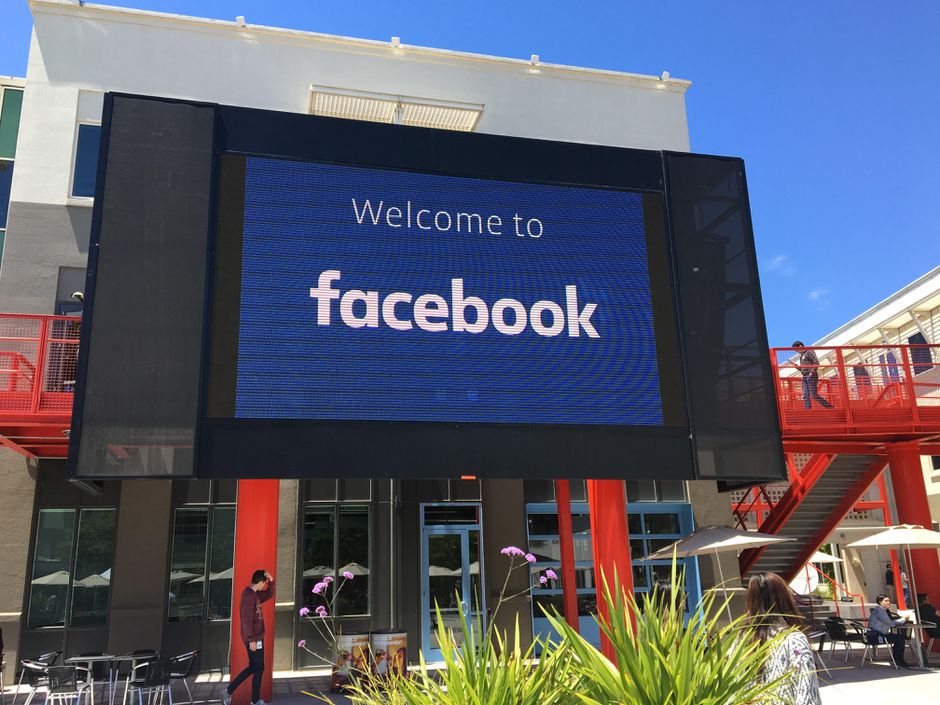 Facebook đâm đơn kiện 4 người Việt Nam