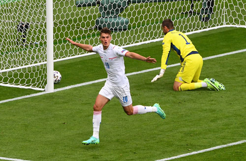 Sterling, Lukaku, Schick đua danh hiệu "Vua phá lưới"