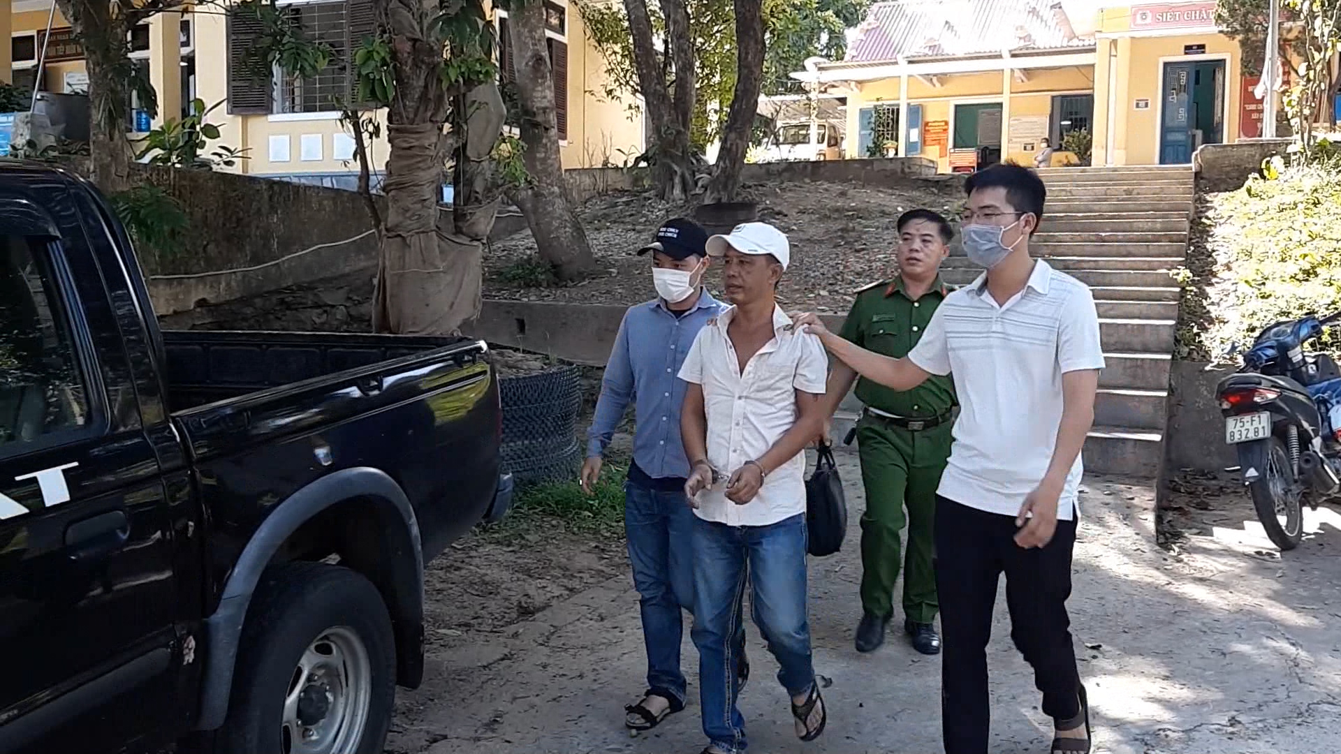 Bơm xăng không trả tiền còn đe dọa đốt trạm xăng