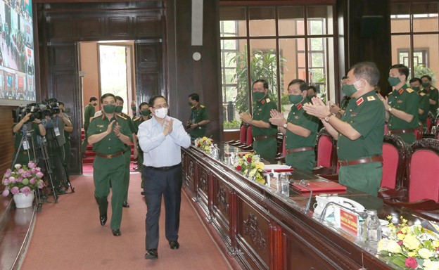 Thủ tướng: Quân đội chủ động tham mưu chiến lược, không để bị động, bất ngờ - Ảnh 2.