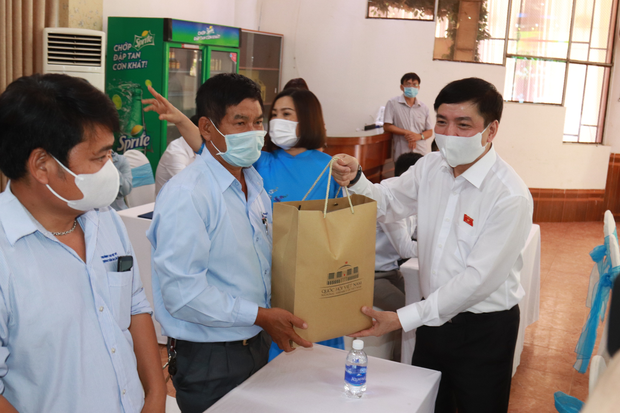 G&oacute;i hỗ trợ sẽ sớm đến tay người lao động bị ảnh hưởng bởi dịch Covid-19 - Ảnh 3.