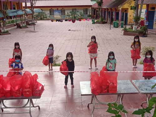 Lũ trẻ ở Nậm Pồ