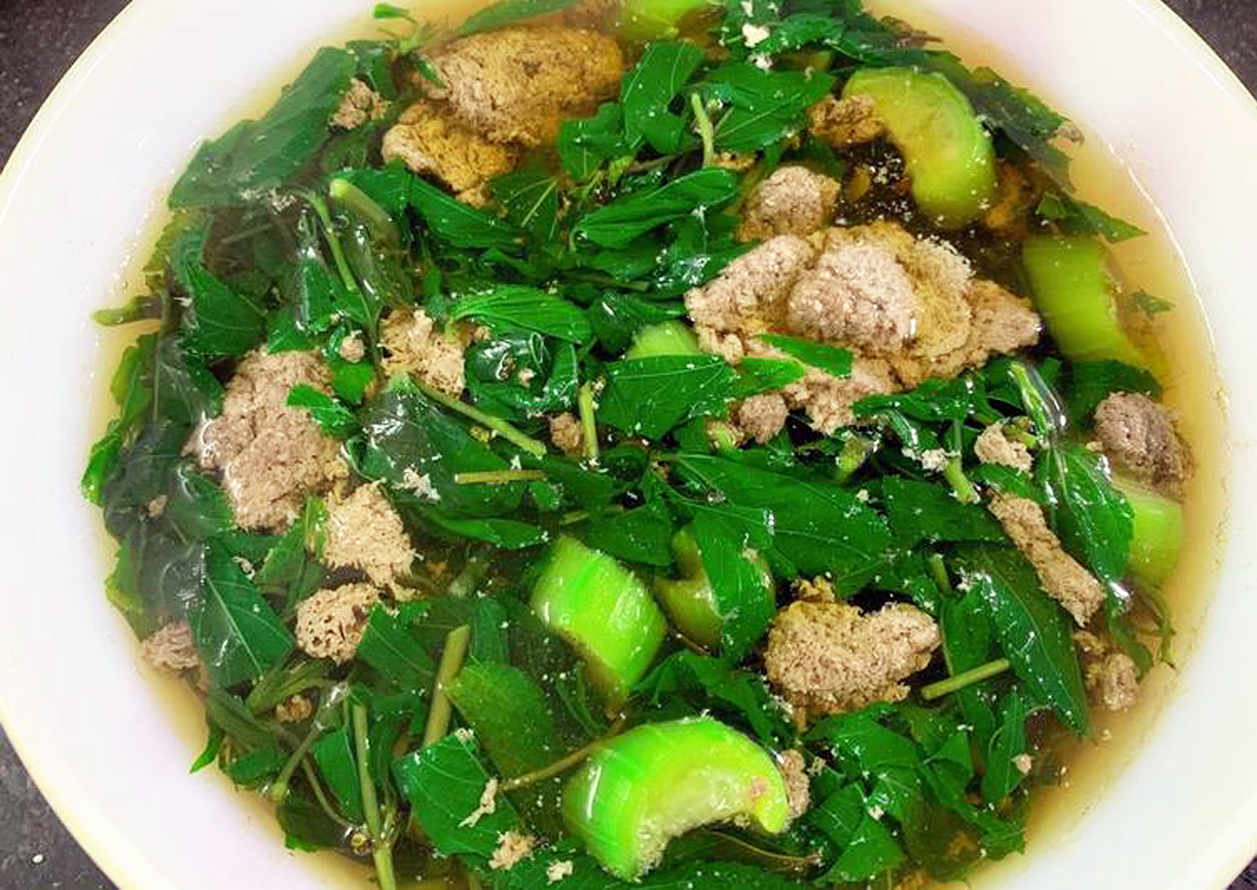 Canh cua rau đay ăn giữa ngày hè - Ảnh 1.
