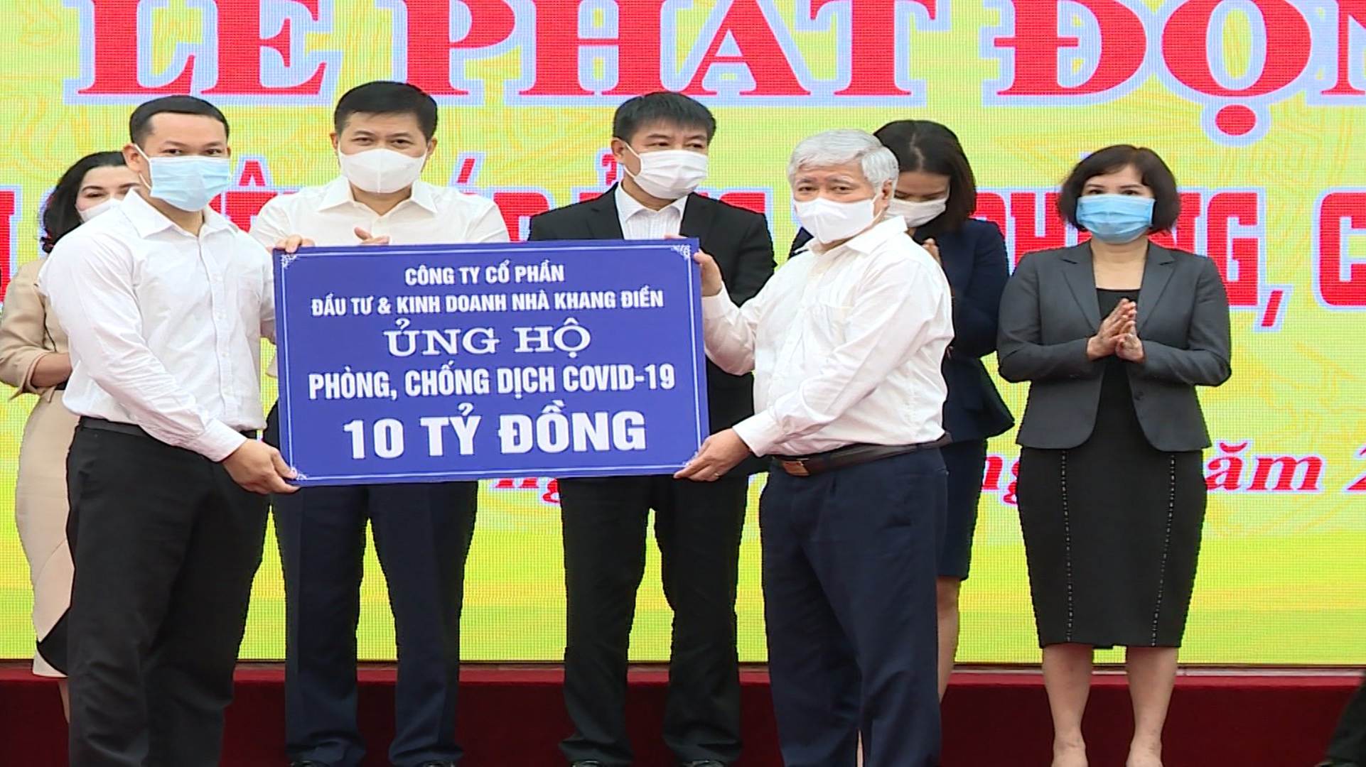Trong tâm dịch, doanh nghiệp vẫn giữ vững “mục tiêu kép”, sẵn sàng chung tay vì cộng đồng