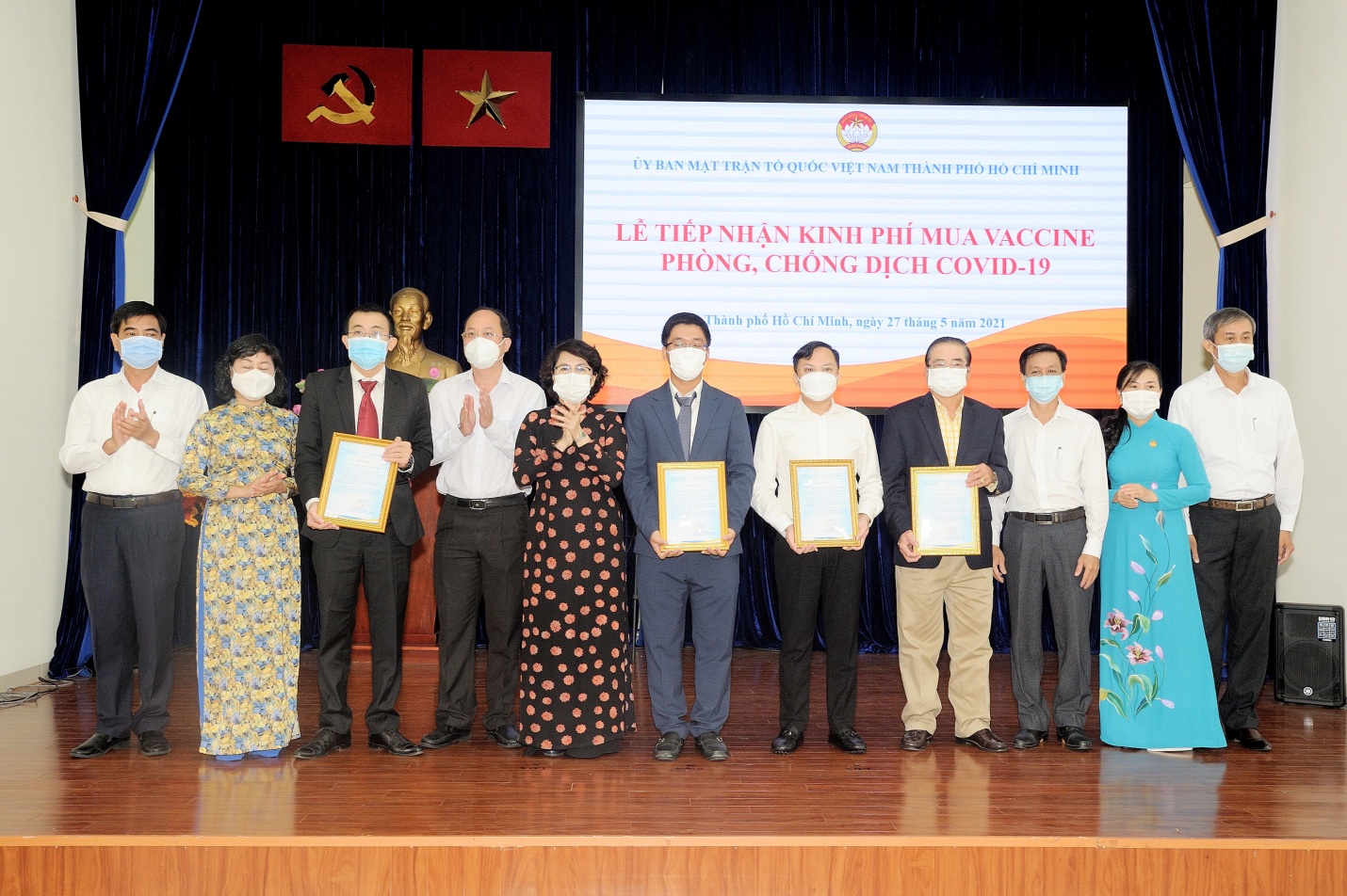 Trong tâm dịch, doanh nghiệp vẫn giữ vững “mục tiêu kép”, sẵn sàng chung tay vì cộng đồng - Ảnh 3.