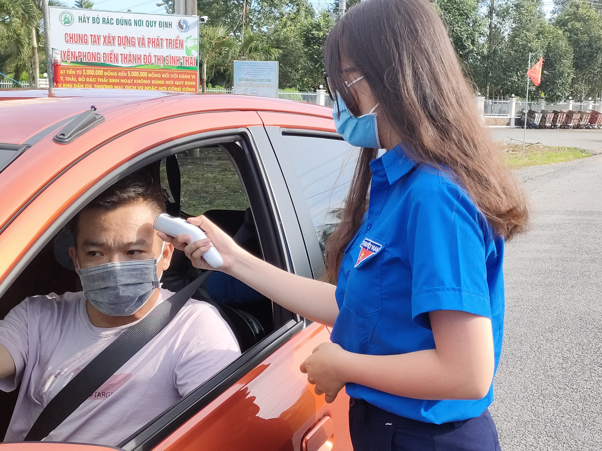 Nữ sinh viết đơn xin đi "chống giặc Covid-19"