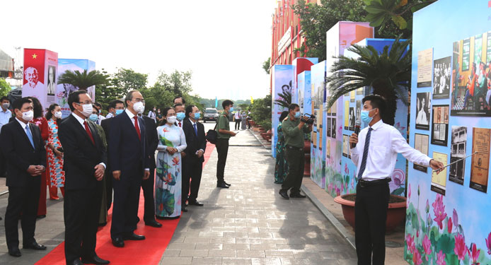 Bước chân Bác đặt chốn này