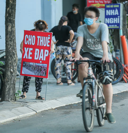 CLIP: Dịch vụ cho thuê xe đạp ở hồ Tây kiếm tiền triệu mỗi ngày - Ảnh 5.