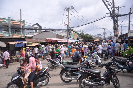 Bắt kẻ tạt xăng đốt con nợ ở Hóc Môn