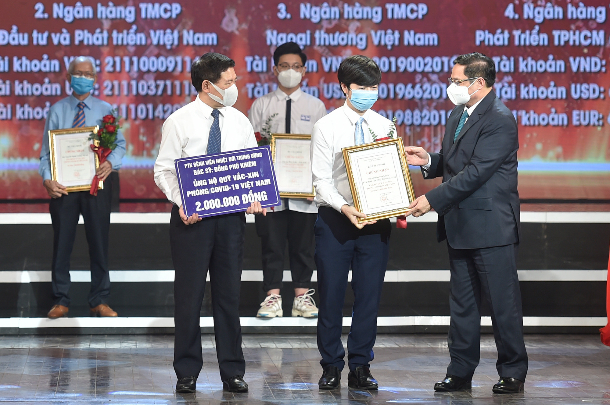 Đ&atilde; c&oacute; hơn 6.600 tỉ đồng ủng hộ Quỹ vắc-xin ph&ograve;ng chống Covid-19 - Ảnh 6.