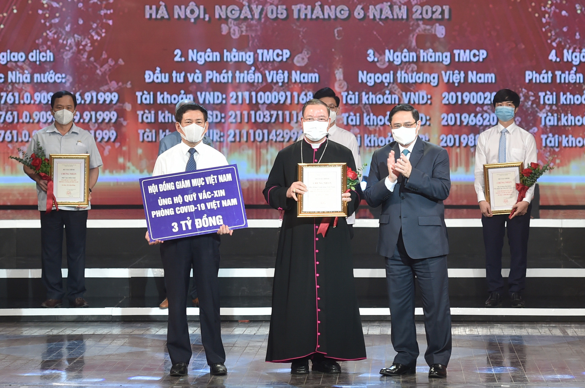 Đ&atilde; c&oacute; hơn 6.600 tỉ đồng ủng hộ Quỹ vắc-xin ph&ograve;ng chống Covid-19 - Ảnh 7.