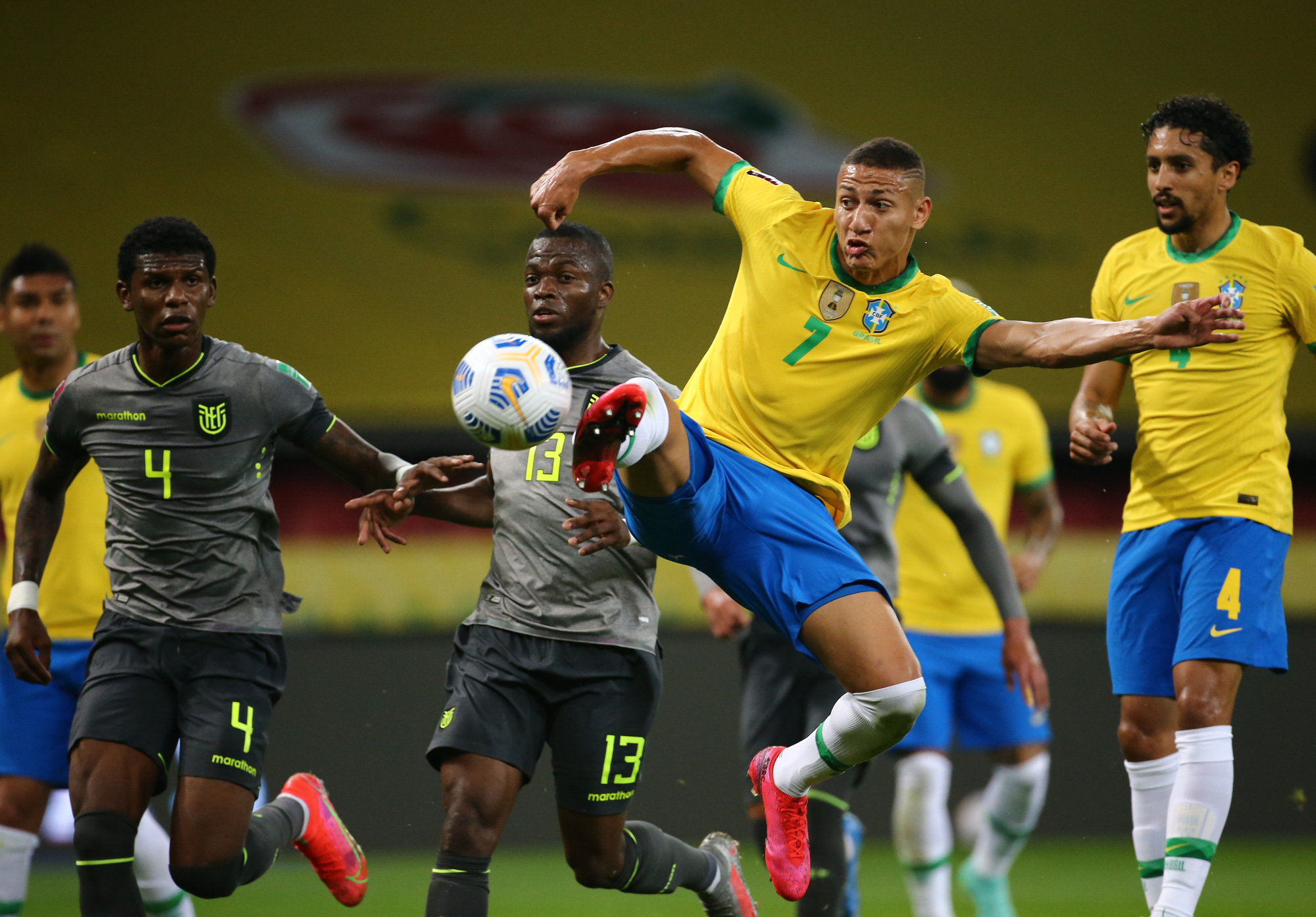 World Cup 2022: Neymar tỏa s&aacute;ng, Brazil vững ng&ocirc;i đầu bảng Nam Mỹ - Ảnh 3.