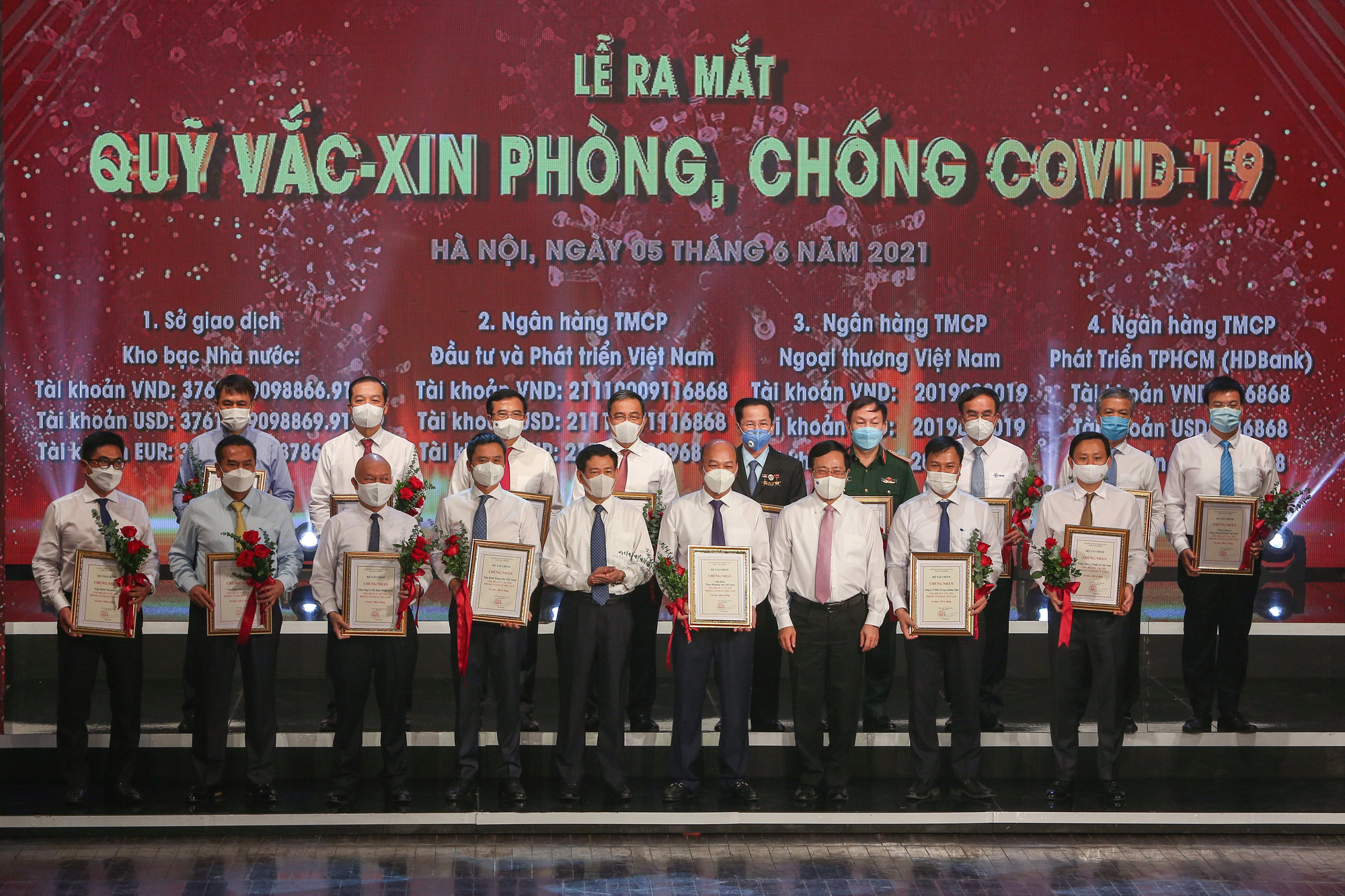 Anh hùng Lao động Lê Văn Kiểm ủng hộ 500 tỉ đồng vào Quỹ Vắc-xin phòng, chống Covid-19 - Ảnh 3.