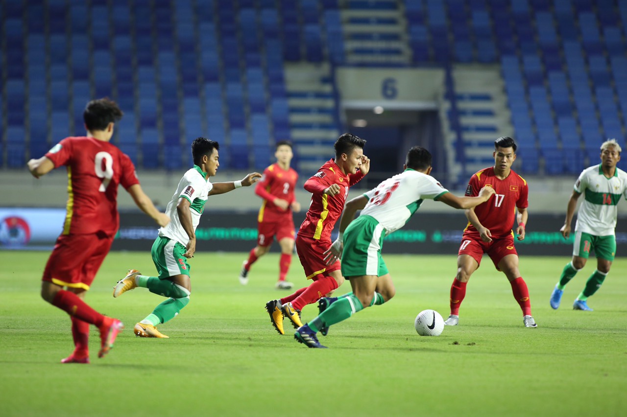 Tuyển Việt Nam đ&egrave; bẹp Indonesia 4-0, vững ng&ocirc;i đầu bảng G - Ảnh 13.