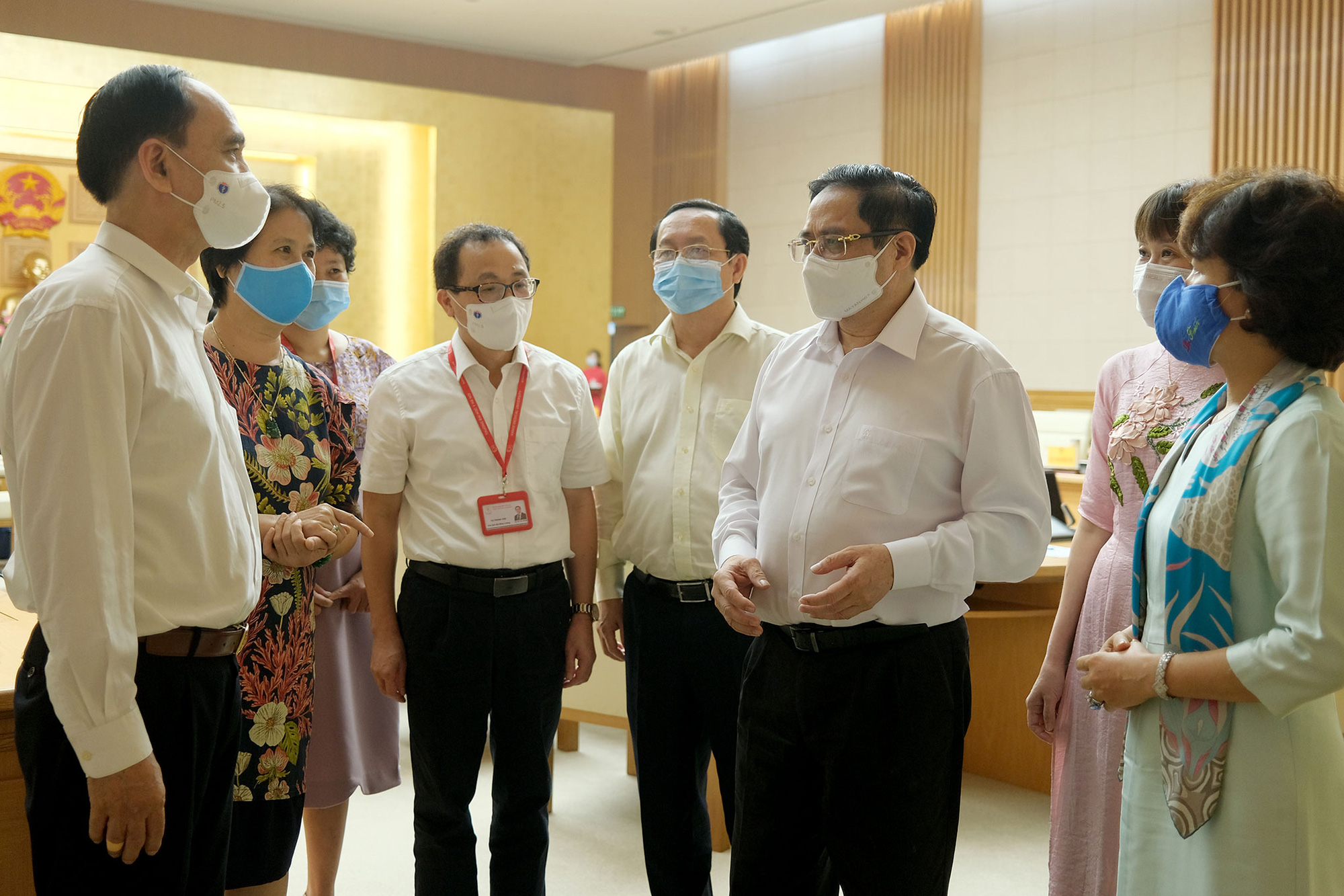 Sản xuất bằng được vắc-xin Covid-19 - Ảnh 1.