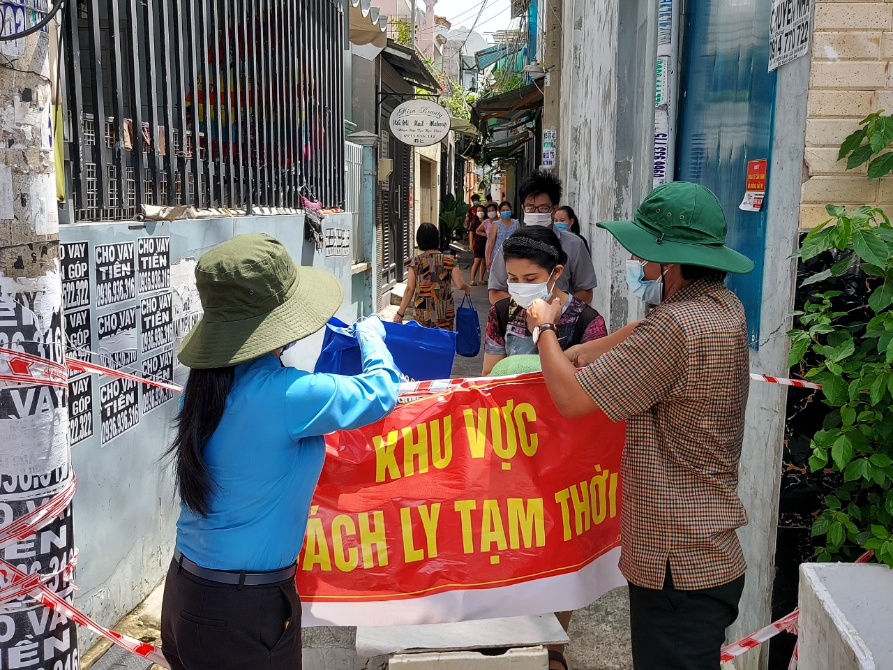 Sẻ chia khó khăn với CNVC-LĐ bị phong tỏa, cách ly
