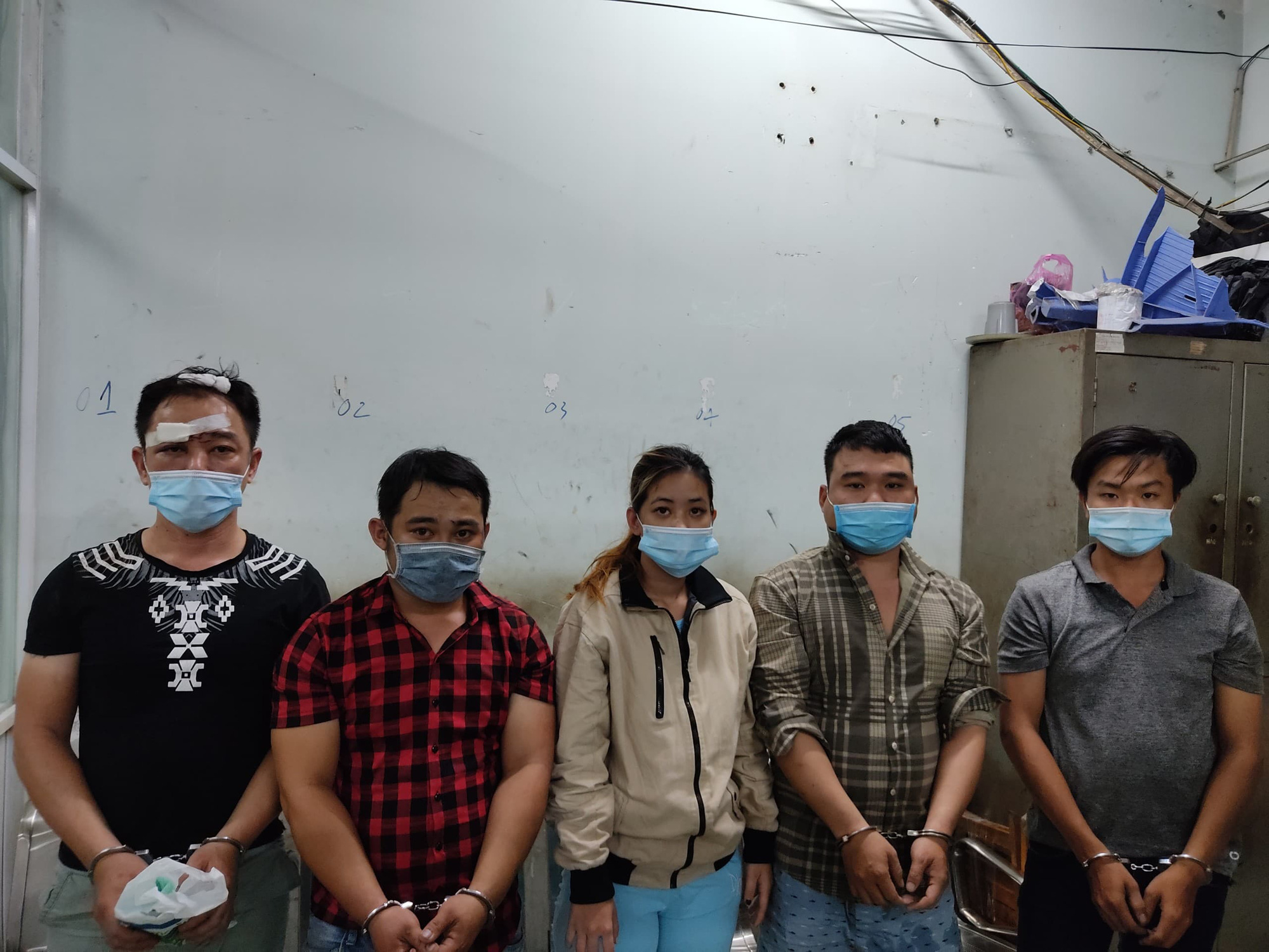 Kẻ cướp táo tợn chích điện cô gái để cướp xe ở quận Bình Tân