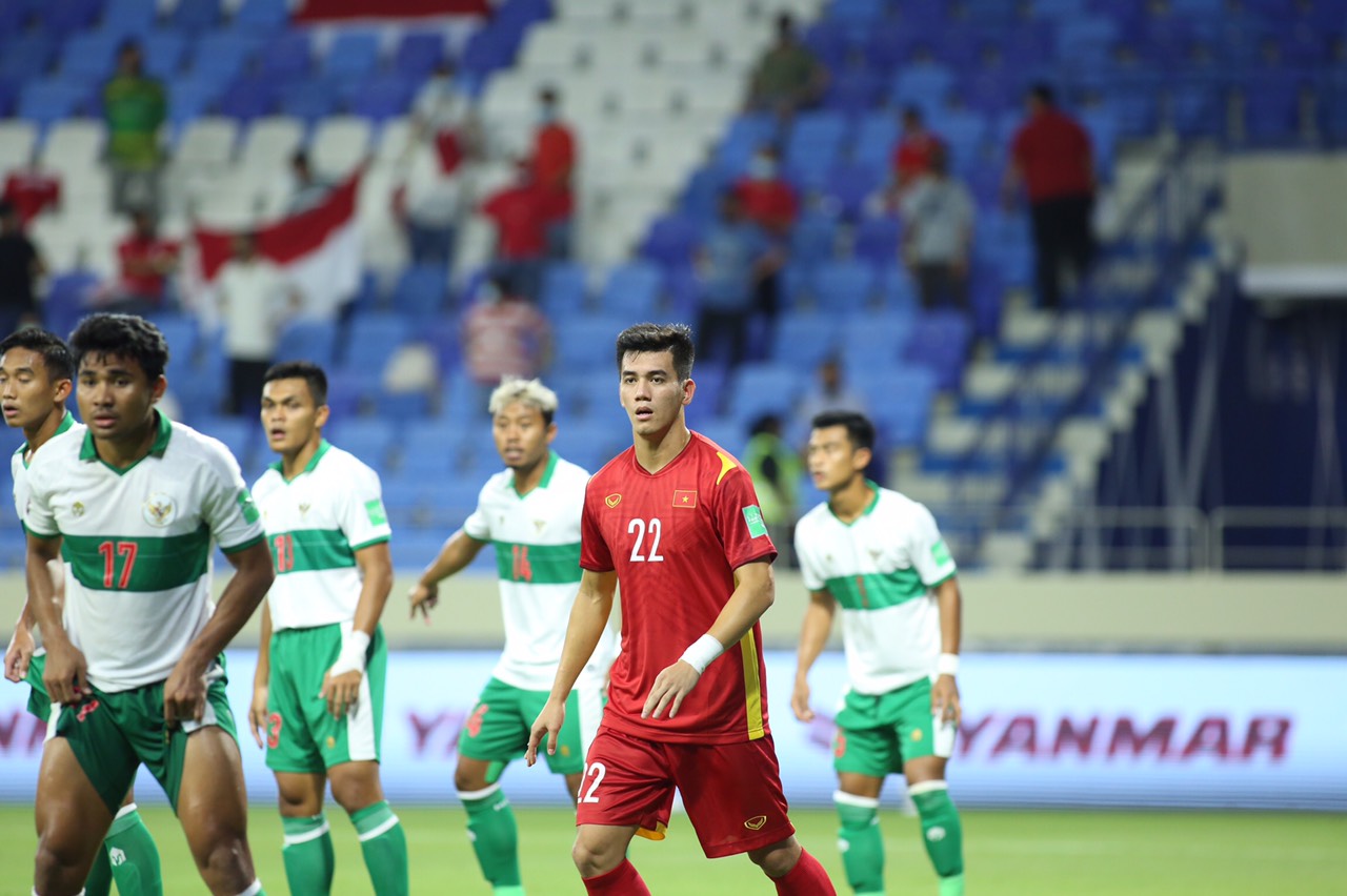 Tuyển Việt Nam đ&egrave; bẹp Indonesia 4-0, vững ng&ocirc;i đầu bảng G - Ảnh 4.