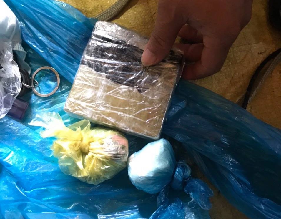 V&acirc;y bắt 6 đối tượng mua b&aacute;n ma t&uacute;y, thu giữ 2 khẩu s&uacute;ng - Ảnh 1.