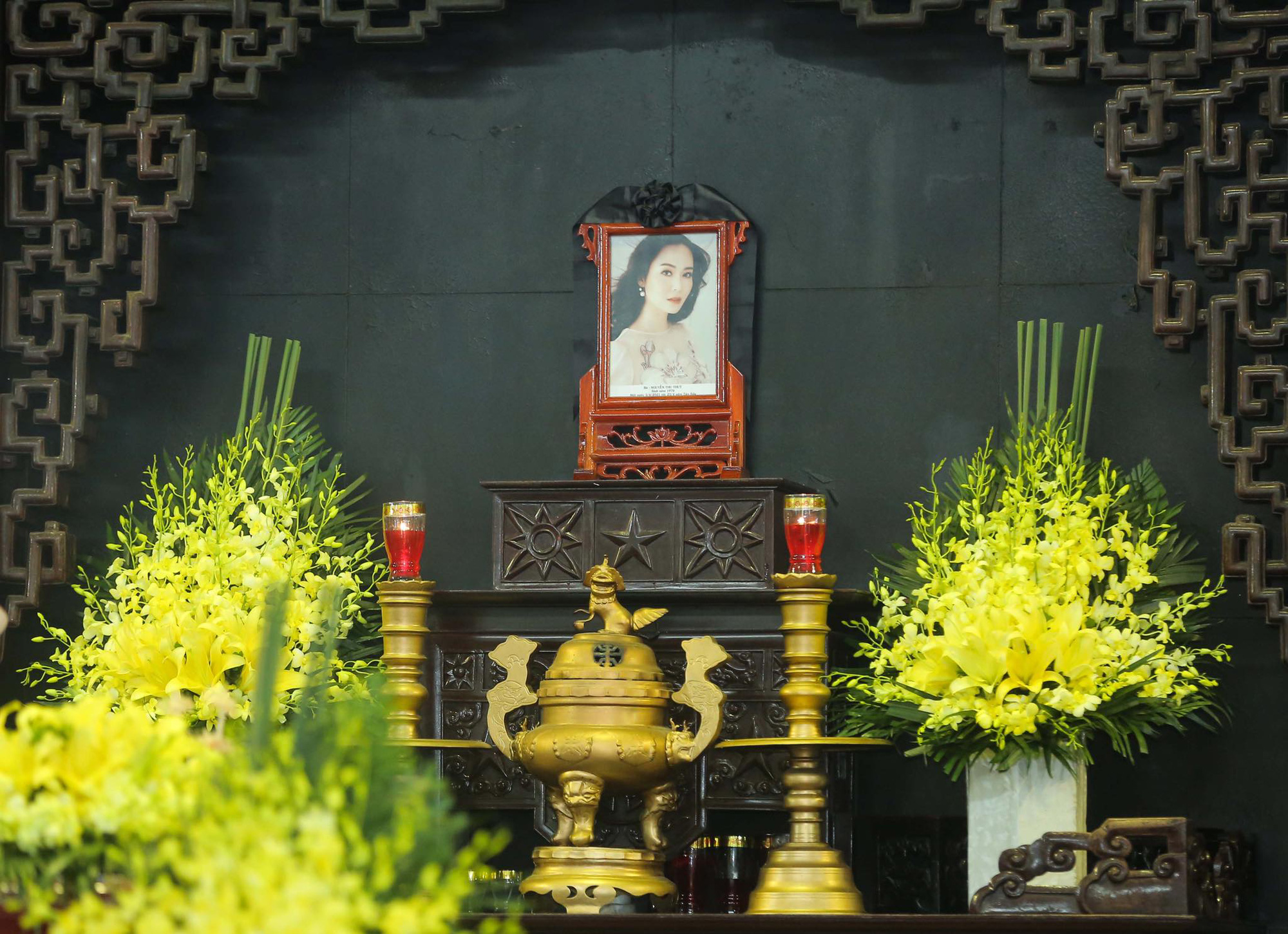 Rơi lệ tiễn biệt Hoa hậu Nguyễn Thu Thủy - Ảnh 1.
