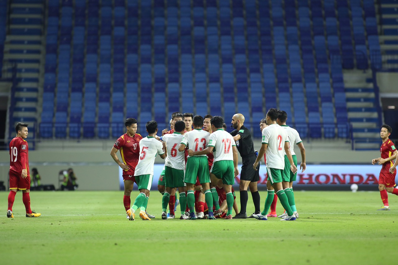 Tuyển Việt Nam đ&egrave; bẹp Indonesia 4-0, vững ng&ocirc;i đầu bảng G - Ảnh 9.