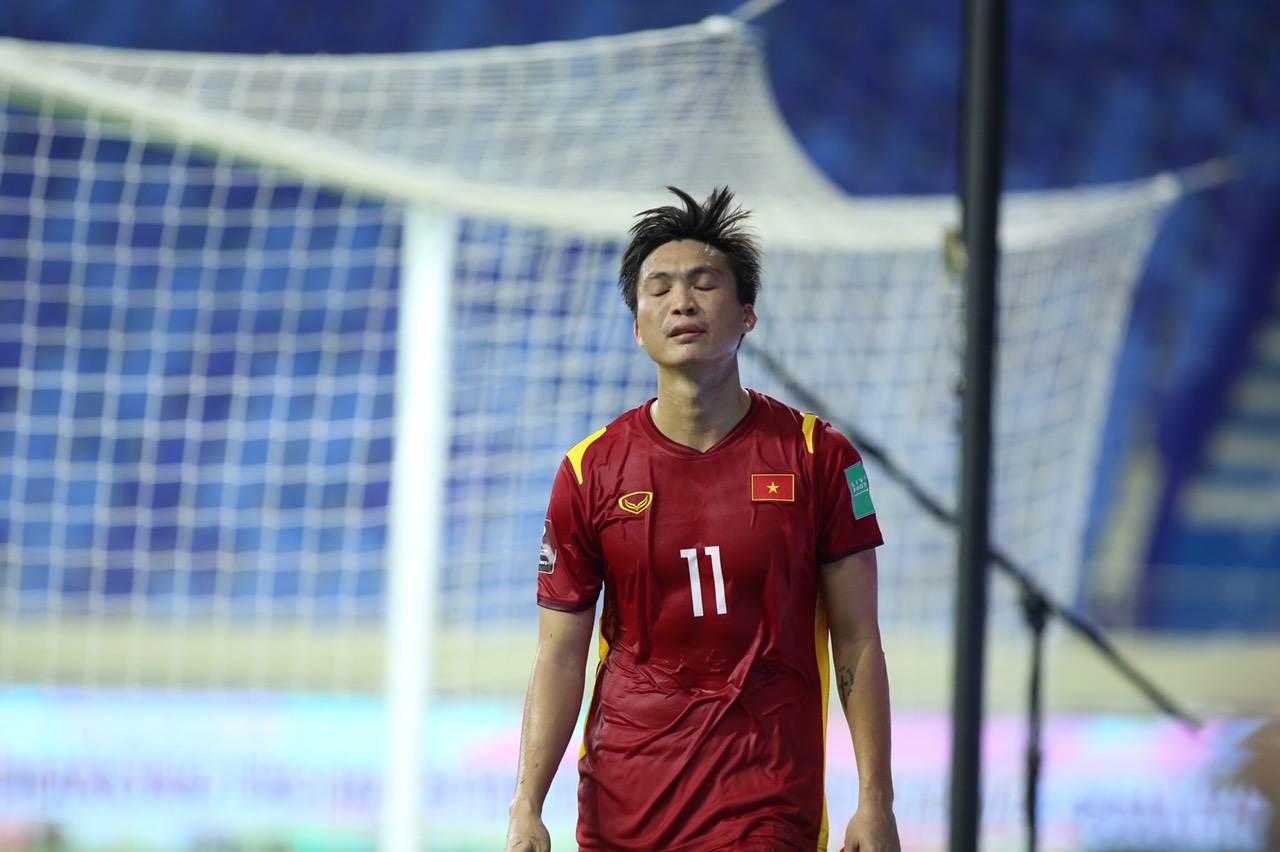 Tuyển Việt Nam đ&egrave; bẹp Indonesia 4-0, vững ng&ocirc;i đầu bảng G - Ảnh 6.