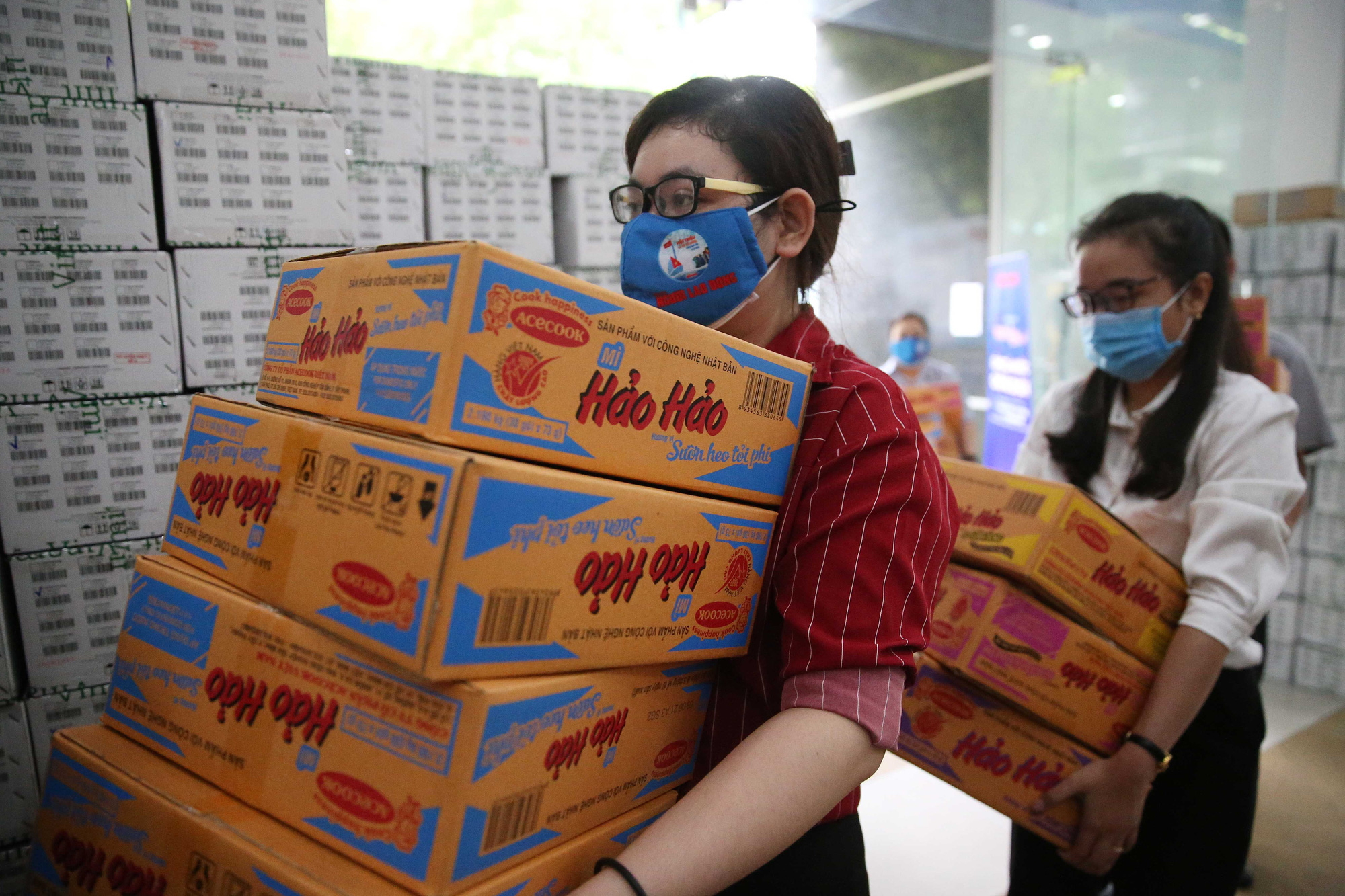 G&oacute;p sức với Thực phẩm miễn ph&iacute; c&ugrave;ng cả nước chống dịch - Ảnh 1.