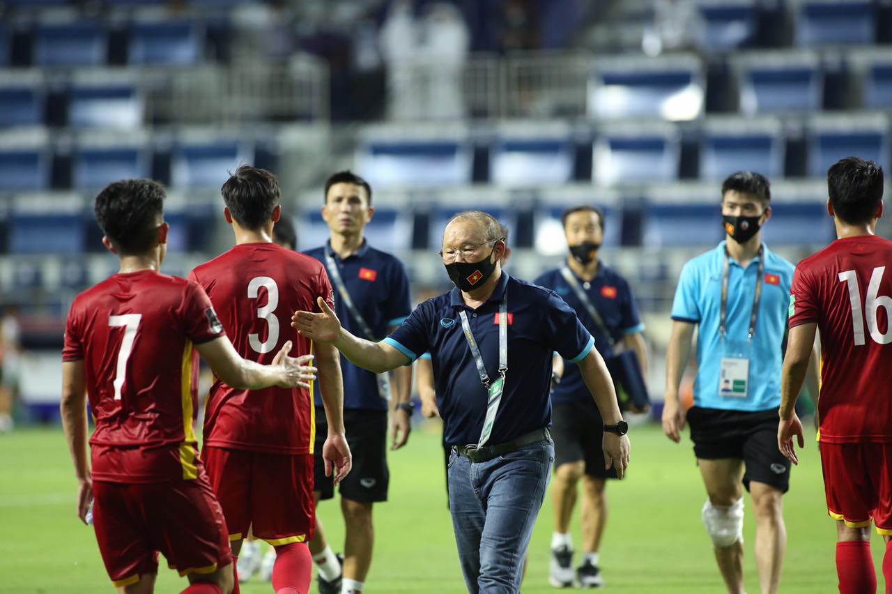 Tuyển Việt Nam đ&egrave; bẹp Indonesia 4-0, vững ng&ocirc;i đầu bảng G - Ảnh 1.