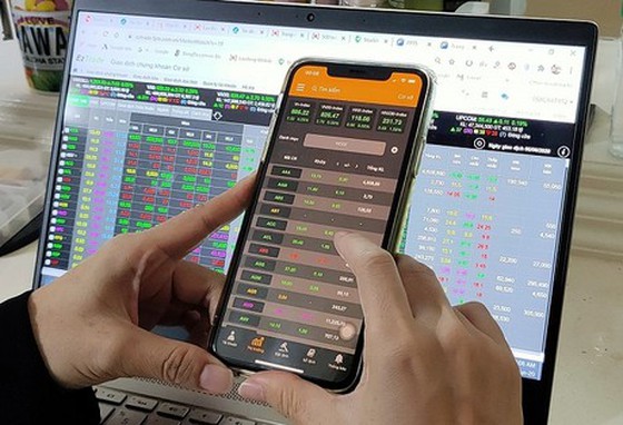 F0 chơi chứng kho&aacute;n m&ugrave;a dịch: Kiếm tiền v&agrave; xả stress - Ảnh 2.