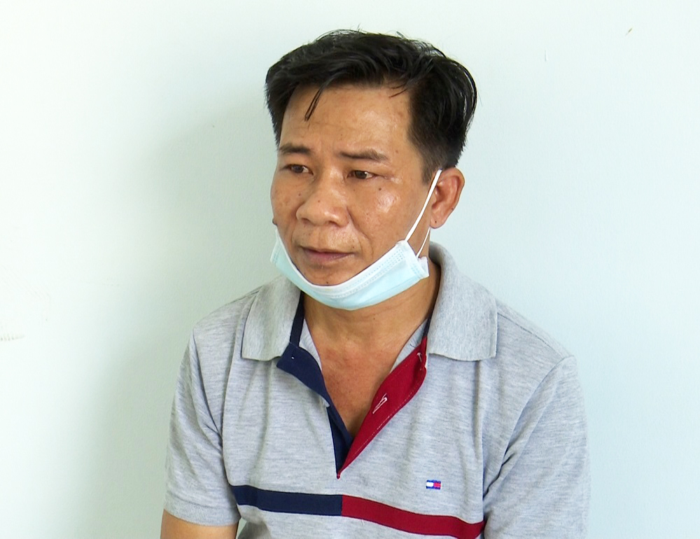 CLIP: Bị truy nã, gã đàn ông vẫn ngang nhiên đi đánh bạc, trộm cắp