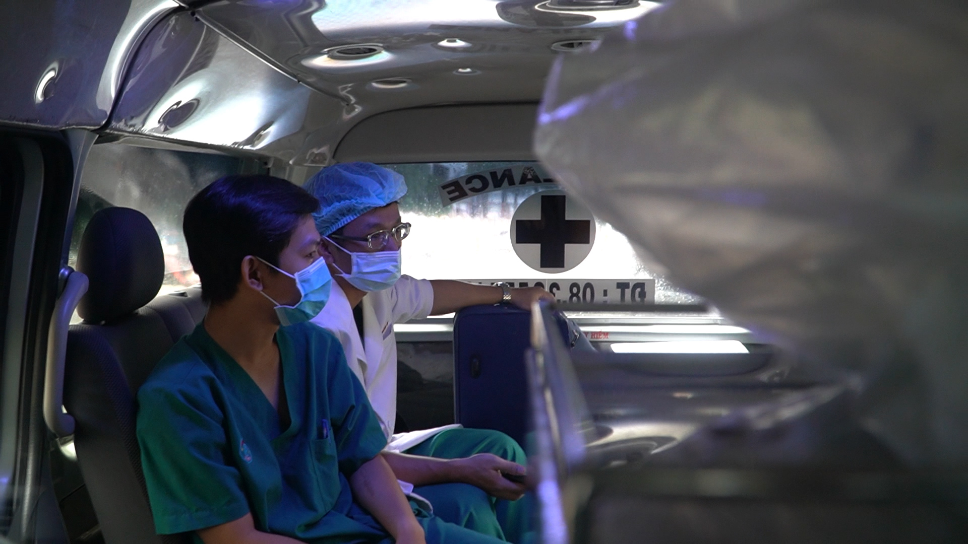 Chiến sĩ c&ocirc;ng an mắc Covid-19 chuyển sang Bệnh viện Chợ Rẫy điều trị, đặt ECMO - Ảnh 1.