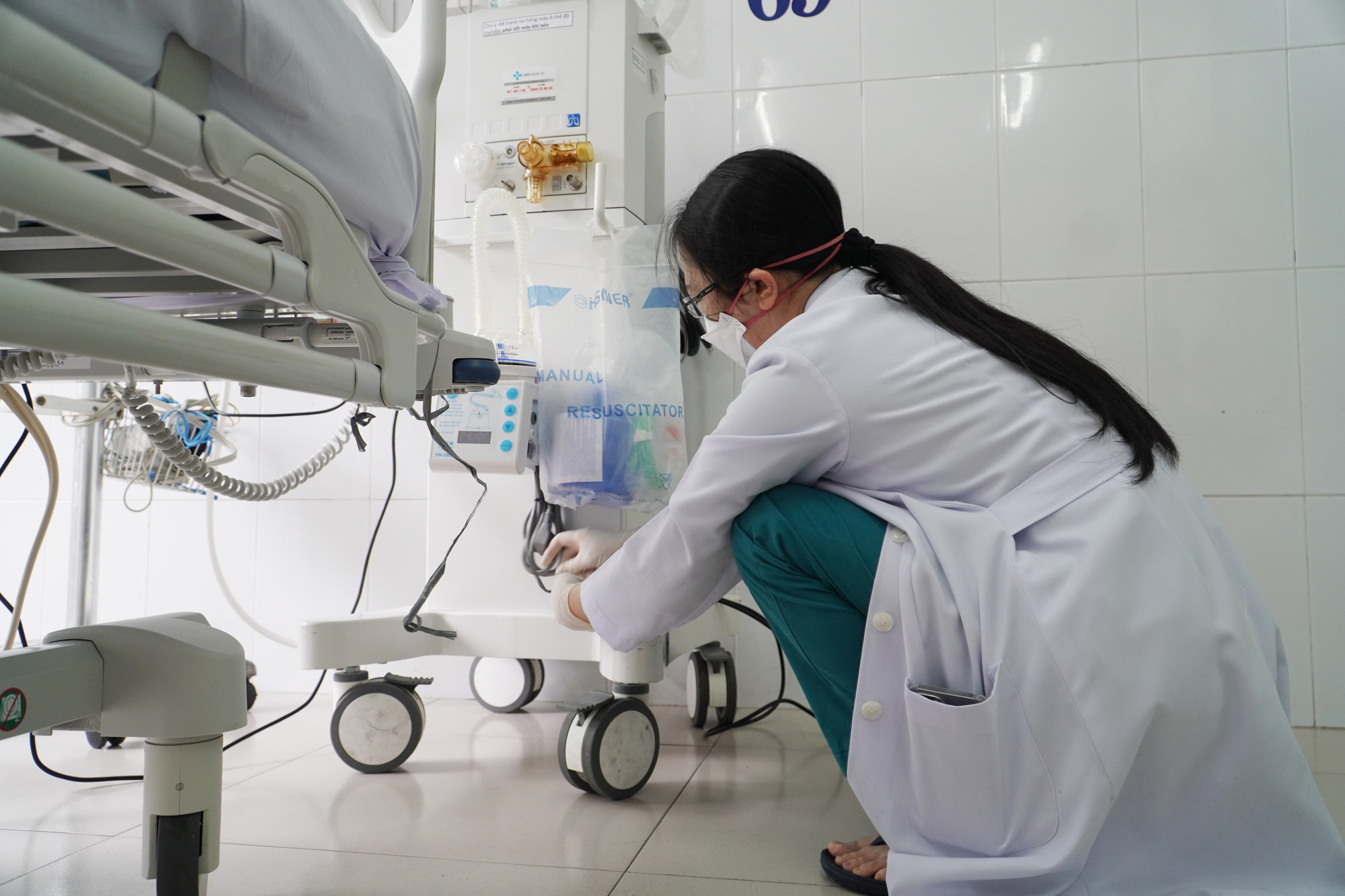 Chiến sĩ c&ocirc;ng an mắc Covid-19 chuyển sang Bệnh viện Chợ Rẫy điều trị, đặt ECMO - Ảnh 5.