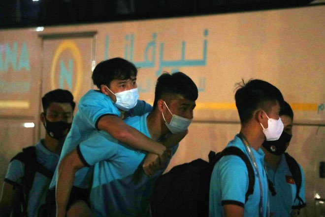 Tuấn Anh, Văn Toàn trấn an về chấn thương sau hàng loạt pha phạm lỗi của cầu thủ Indonesia